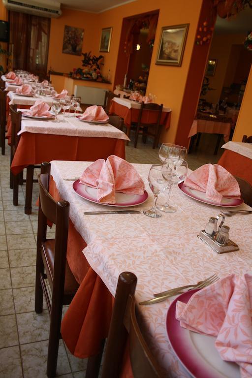 Hotel Ristorante Il Pino Chiusi Exterior photo