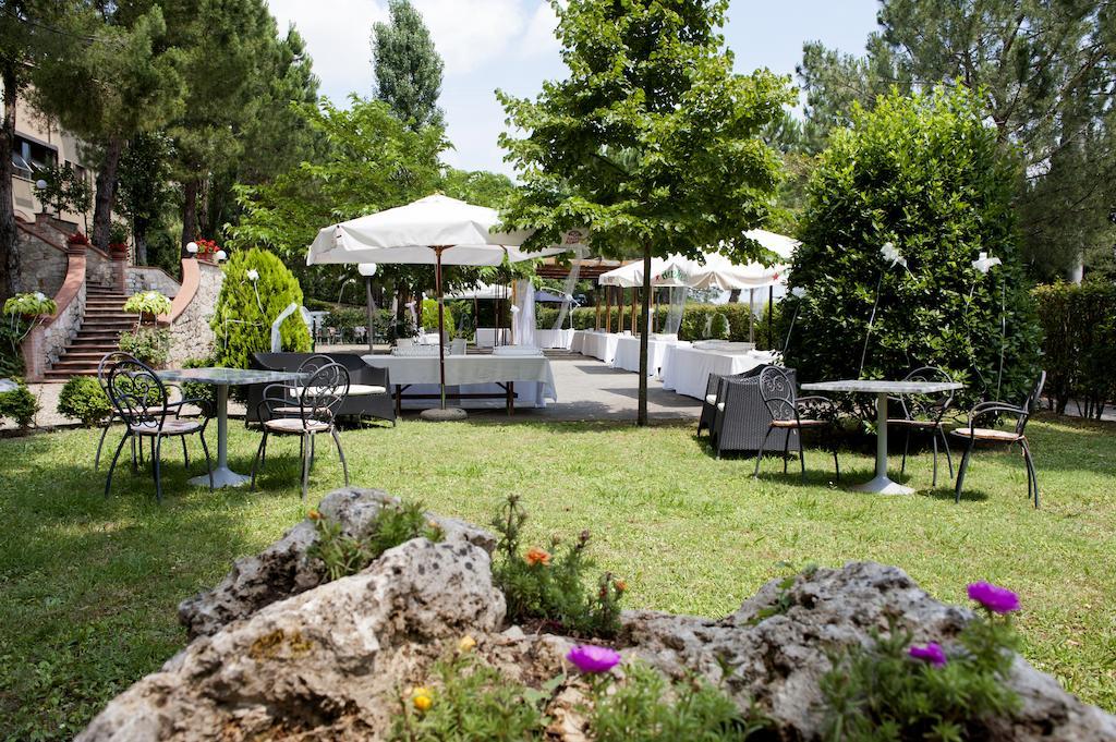 Hotel Ristorante Il Pino Chiusi Exterior photo
