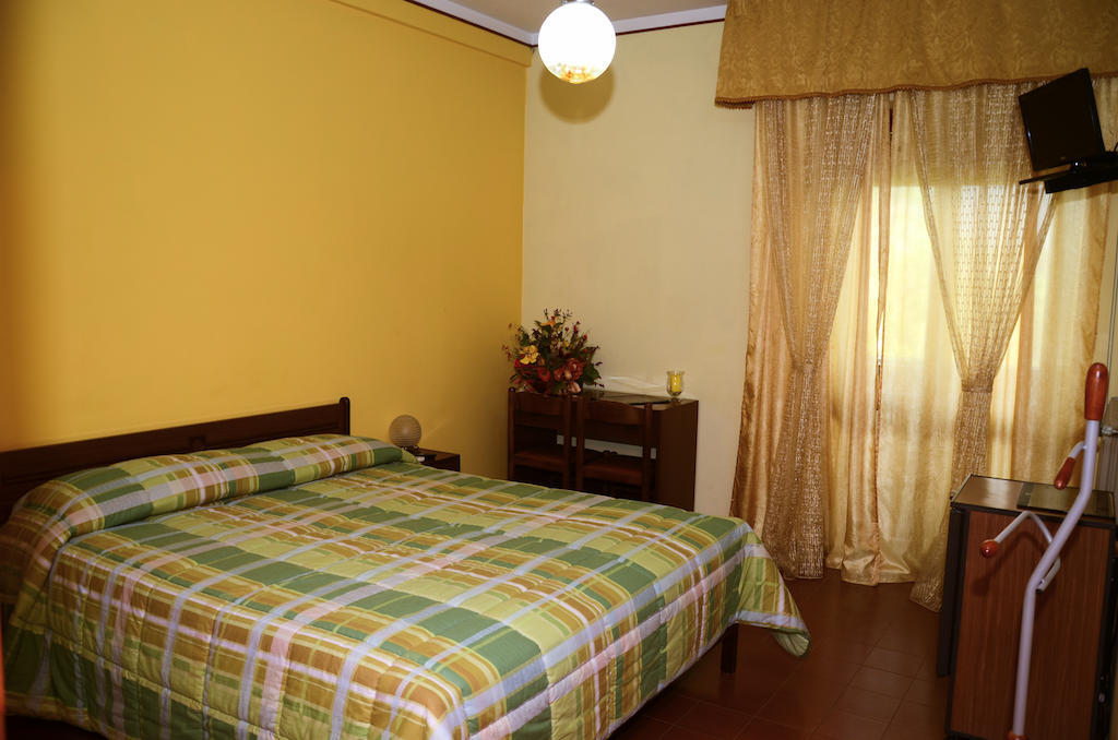Hotel Ristorante Il Pino Chiusi Room photo