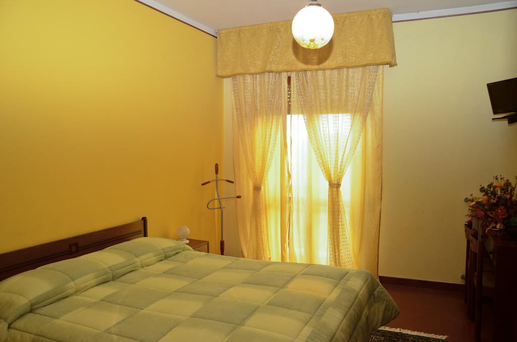 Hotel Ristorante Il Pino Chiusi Room photo